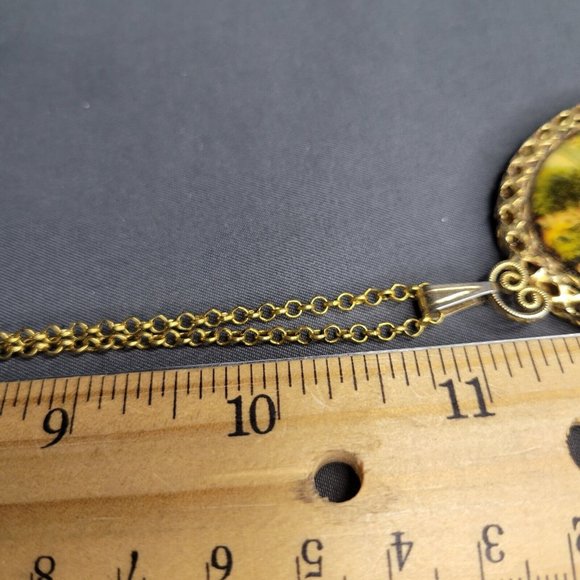 Womens Gold Tone Round Link Chain Colonial Scene Pendant Necklace Earrings Set - Picture 7 of 10